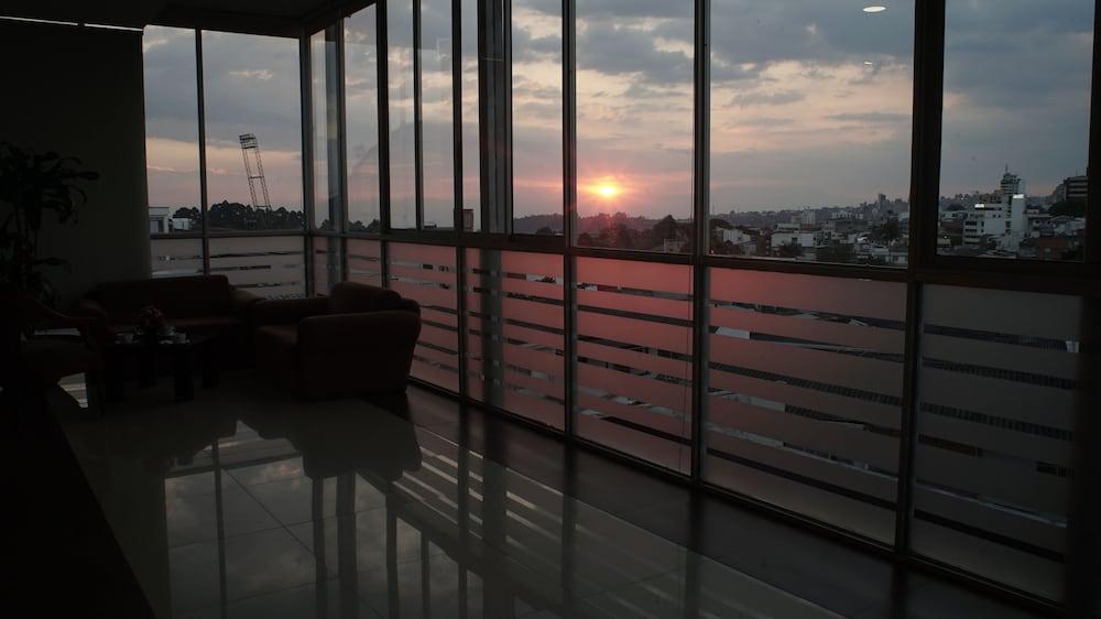 Hotel Varuna Манисалес Екстериор снимка